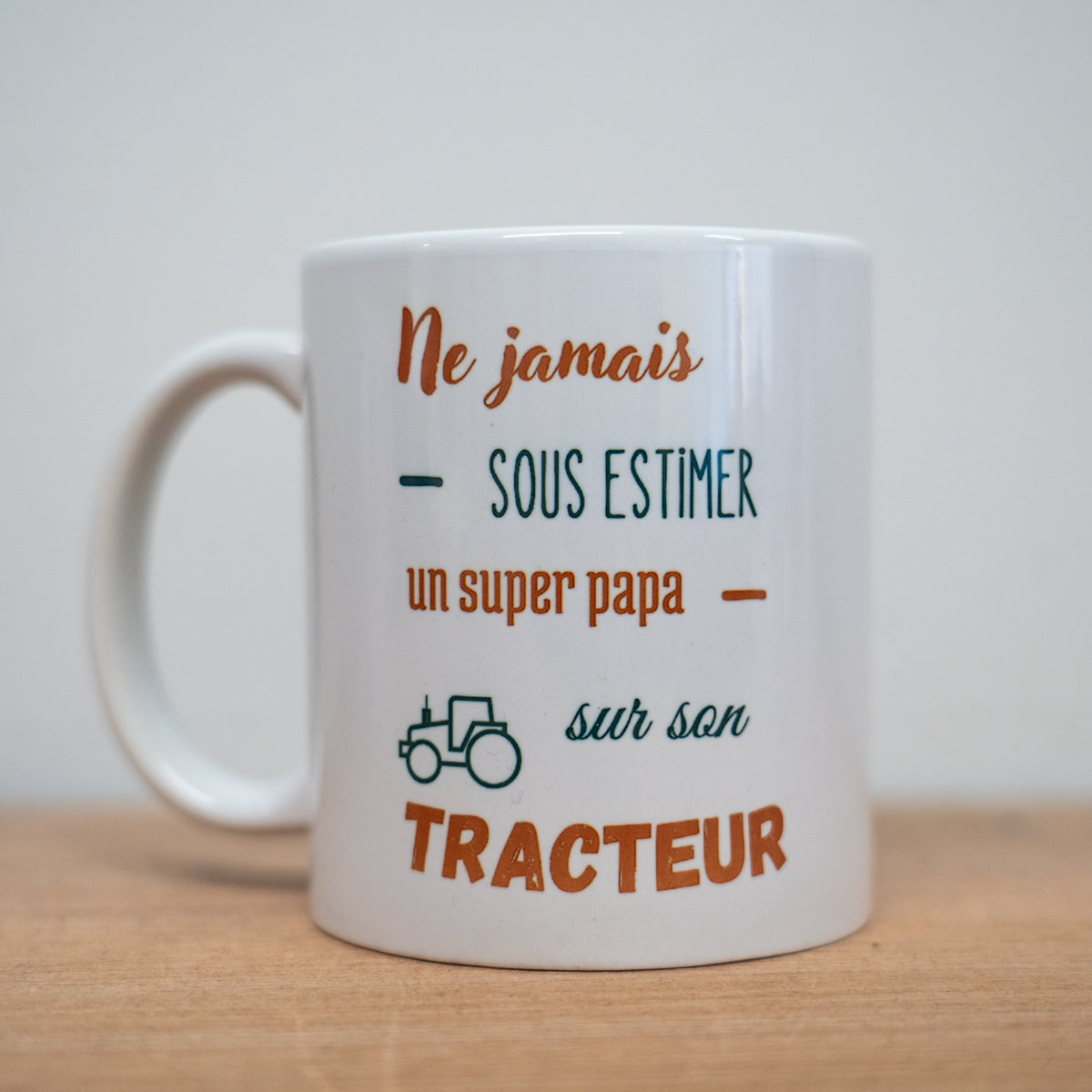 Mug "Ne jamais sous-estimer un super papa sur son tracteur"