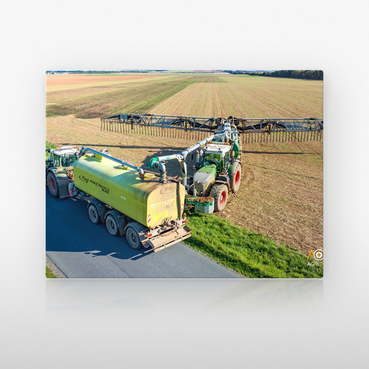 Plaque métallique Fendt lisier — plaque sur fond neutre