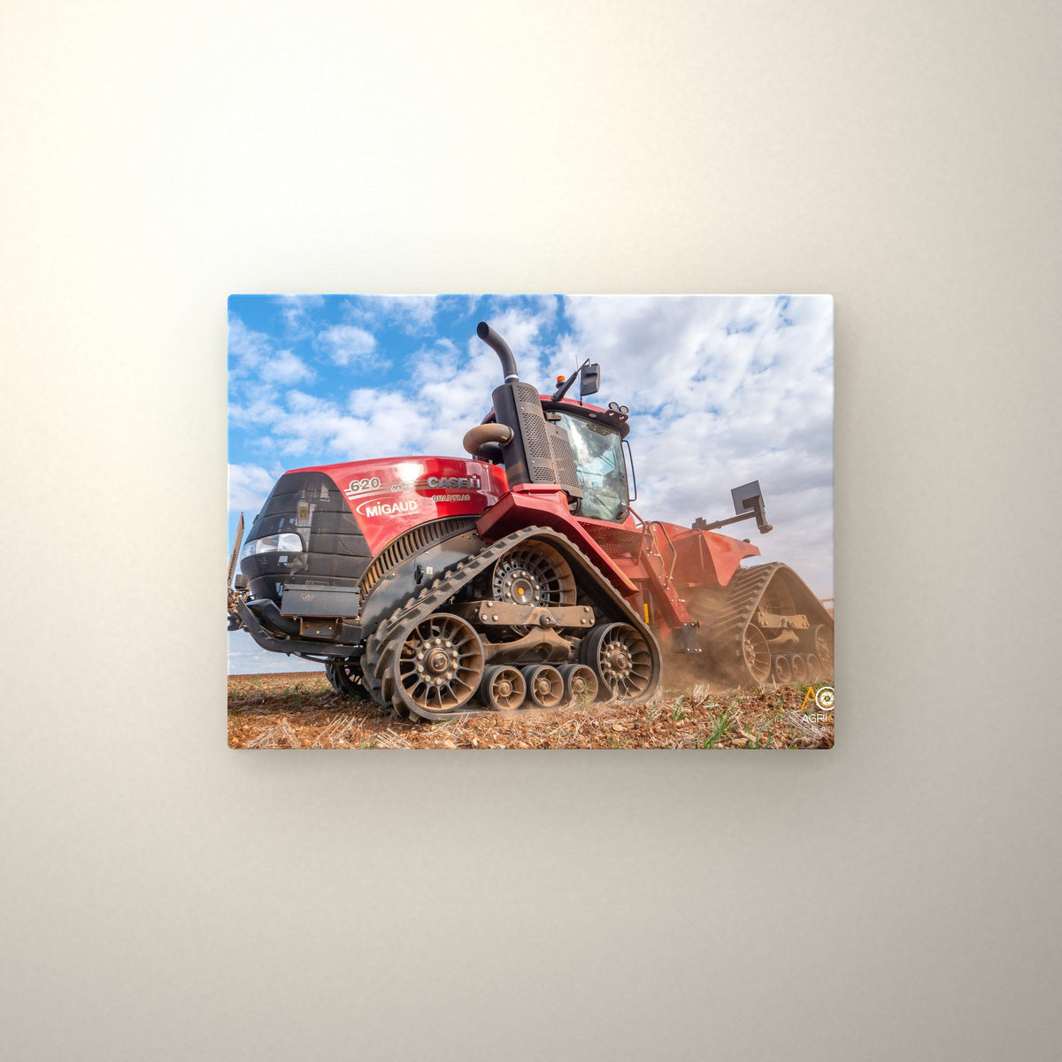 Plaque métallique Case IH Quadtrac — accrochée au mur