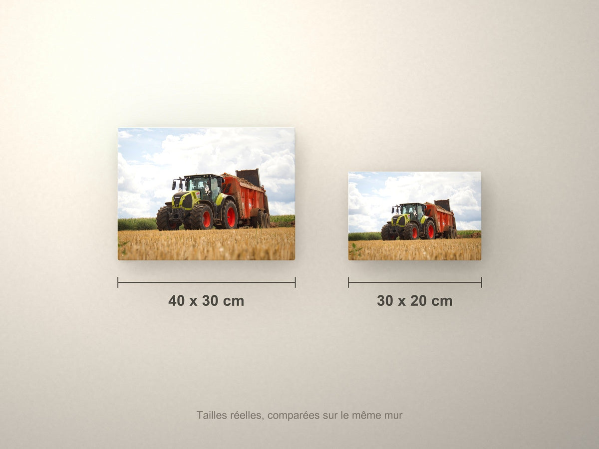 Poster métallique Claas et benne rouge — formats 40x30 et 30x20 cm comparés