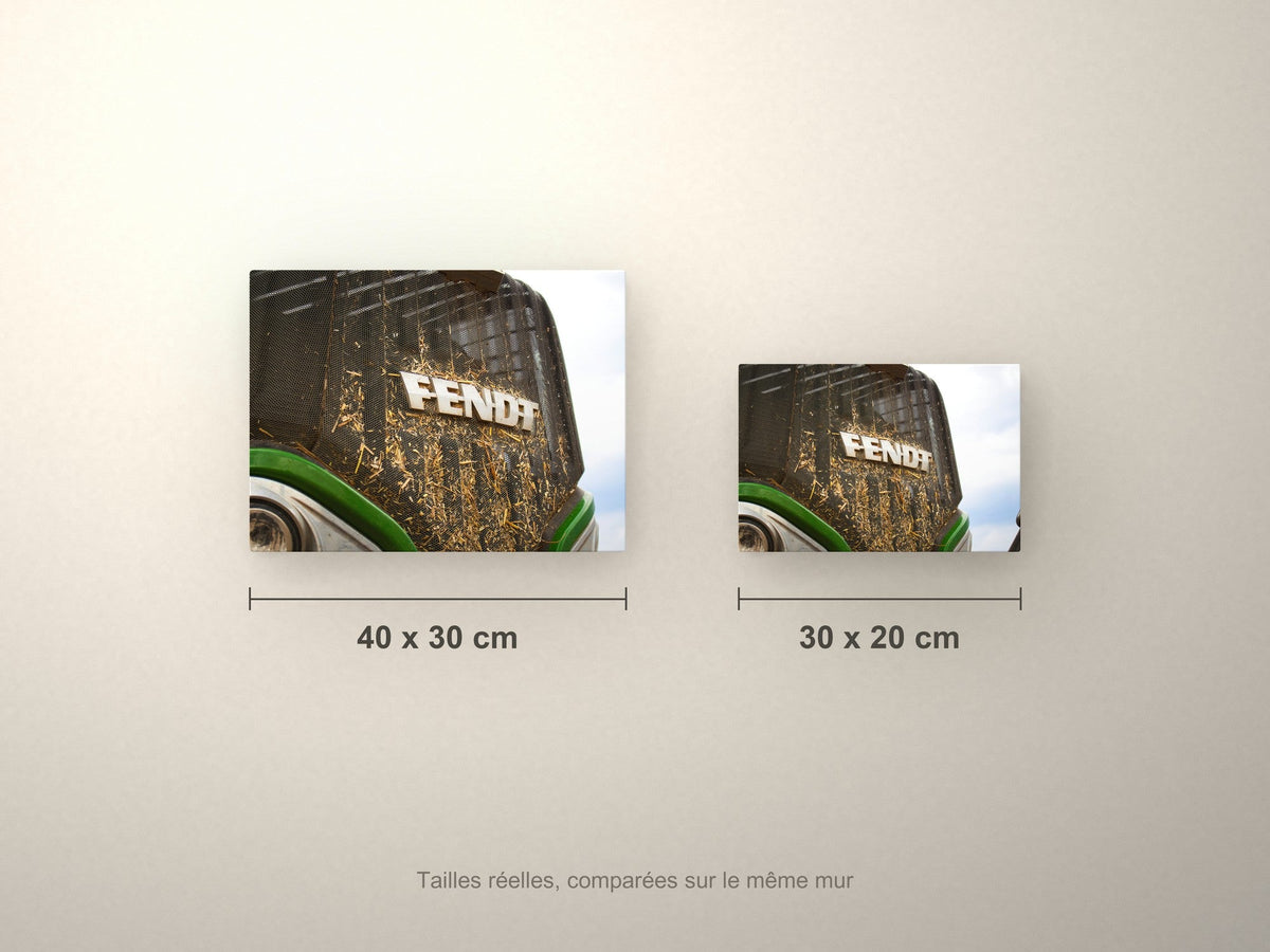 Poster métallique Fendt — formats 40x30 et 30x20 cm comparés