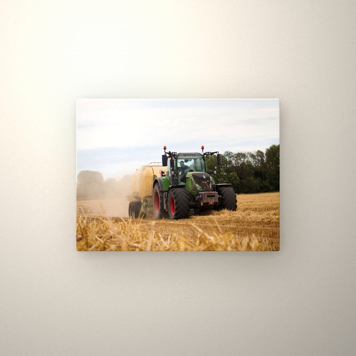 Poster métallique Fendt — accroché au mur