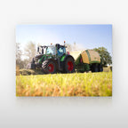 Poster métallique Fendt et presse — plaque sur fond neutre