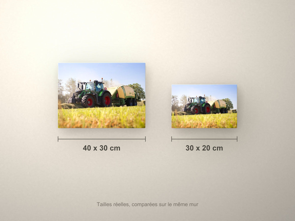 Poster métallique Fendt et presse — formats 40x30 et 30x20 cm comparés