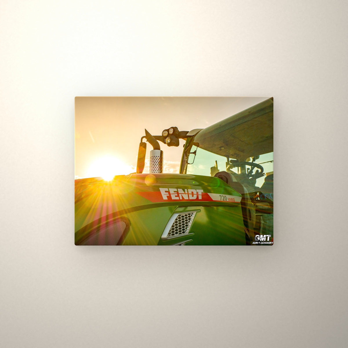 Poster métallique GMT Agri Machinery — accroché au mur