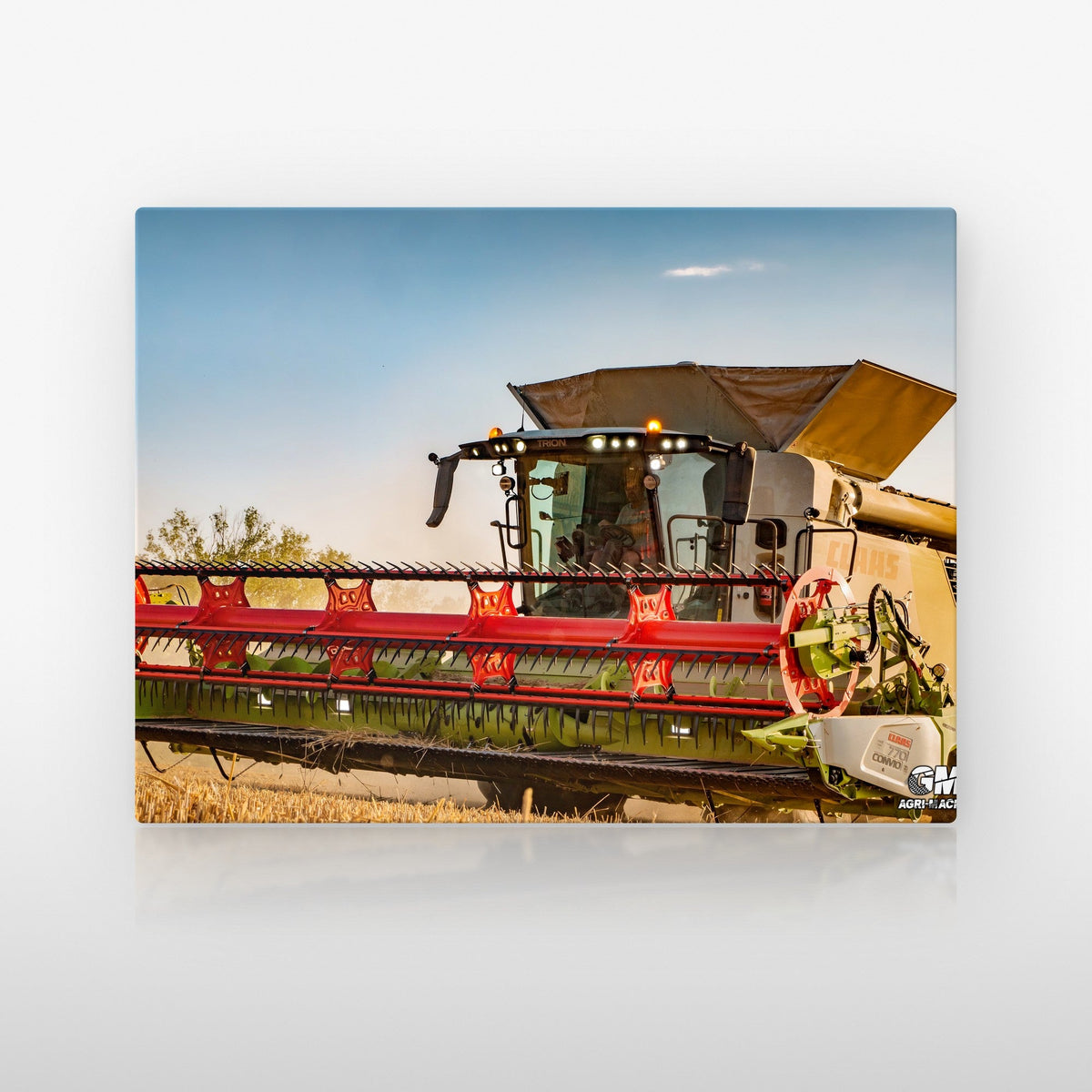 Poster métallique GMT Agri Machinery — plaque sur fond neutre