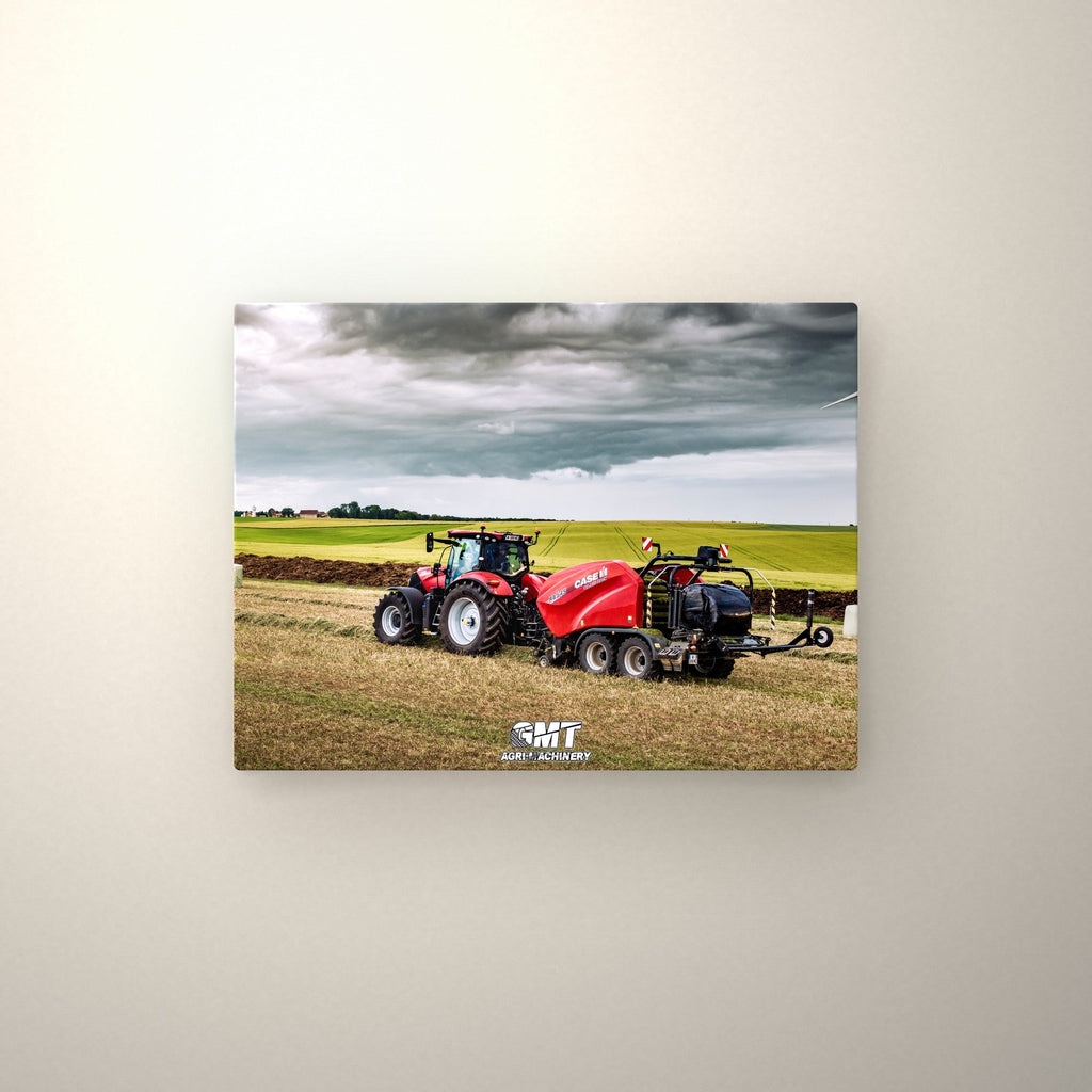 Poster métallique GMT Case — accroché au mur