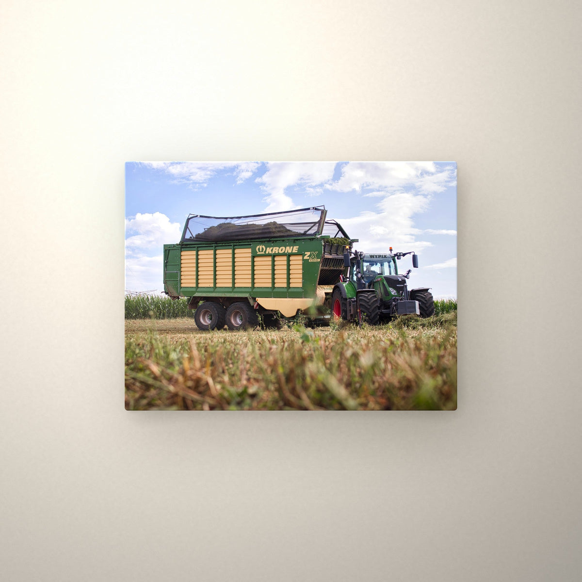 Poster métallique Krone et Fendt — accroché au mur