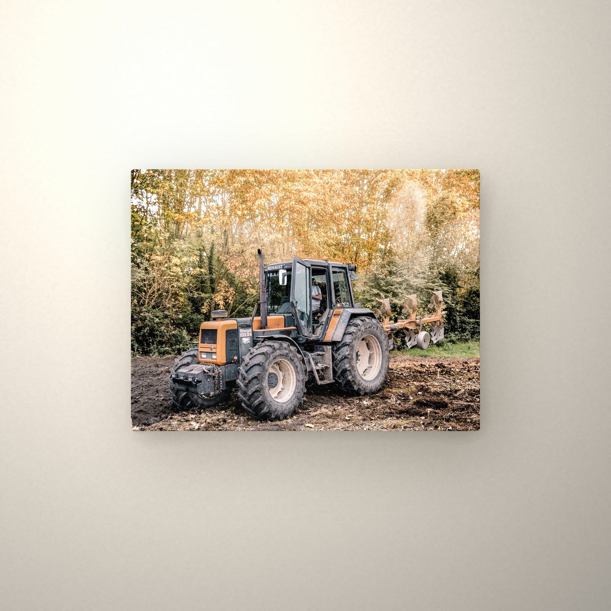 Poster métallique Renault — accroché au mur