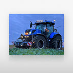 Poster métallique New Holland au crépuscule — plaque sur fond neutre