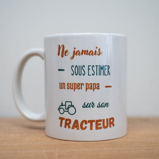 Mug "Ne jamais sous-estimer un super papa sur son tracteur"